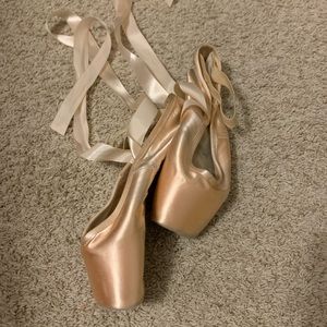 Gaynor Minden Pointe Shoes